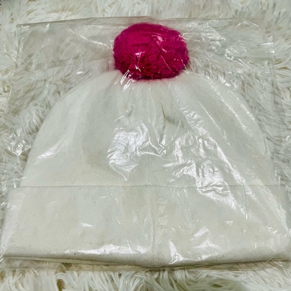 Jeffree Star Beanie Toque Pom Pom Winter Hat Pink Logo in Ivory Winter Cap - NEW - Picture 6 of 6